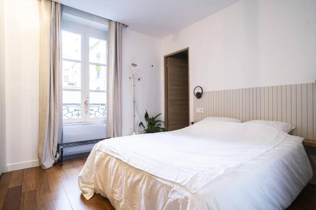 Design, Proche Champs Elysees * Paris